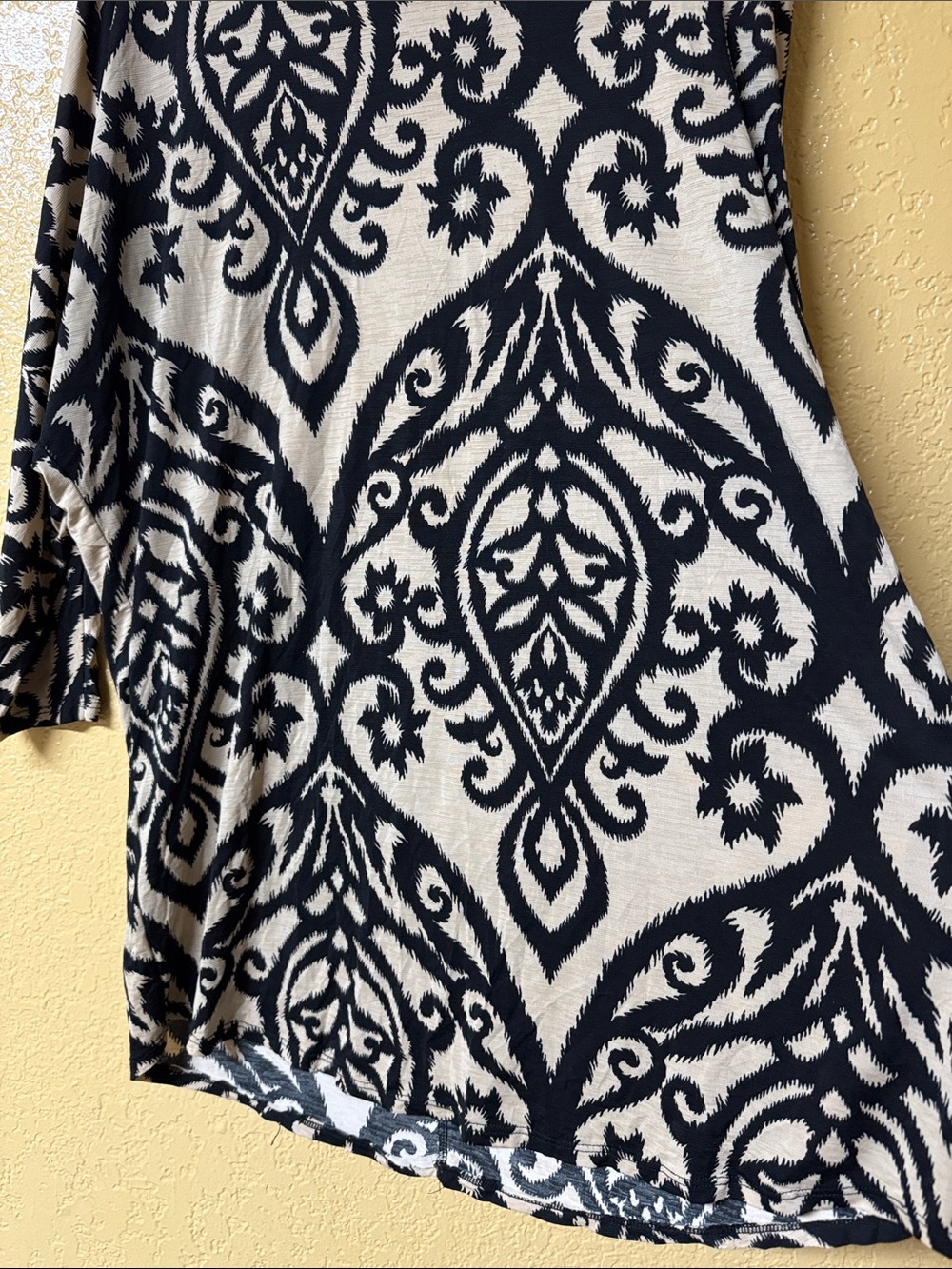 Herschel Supply Company Black and Cream Patterned Women’s Top - Picture 4 of 4